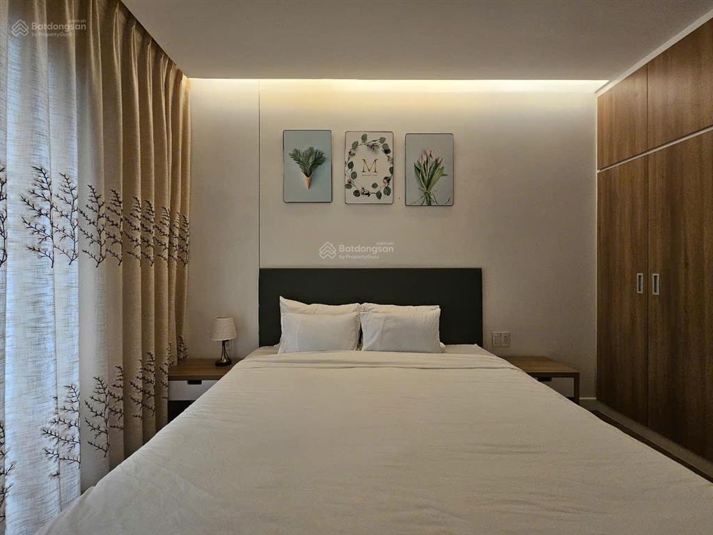 Chính chủ gửi bán gấp căn hộ 1pn sky center / diện tích 36m2  giá bán 2,6 tỷ  view thoáng mát