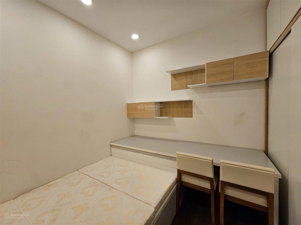 Mình cần bán căn hộ 2pn kingston residence phú nhuận  dt 65m2  giá 6,2 tỷ  sổ hồng lâu dài