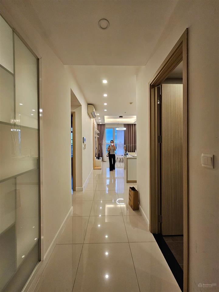 Mình cần bán căn hộ 2pn kingston residence phú nhuận  dt 65m2  giá 6,2 tỷ  sổ hồng lâu dài
