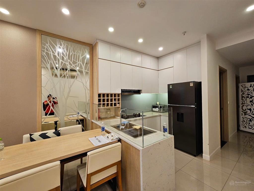 Mình cần bán căn hộ 2pn kingston residence phú nhuận  dt 65m2  giá 6,2 tỷ  sổ hồng lâu dài