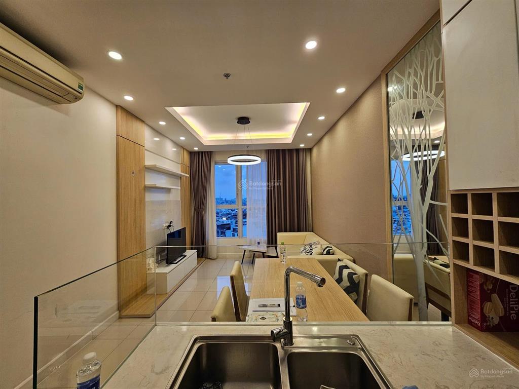 Mình cần bán căn hộ 2pn kingston residence phú nhuận  dt 65m2  giá 6,2 tỷ  sổ hồng lâu dài