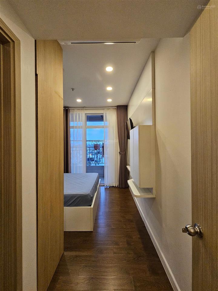 Mình cần bán căn hộ 2pn kingston residence phú nhuận  dt 65m2  giá 6,2 tỷ  sổ hồng lâu dài