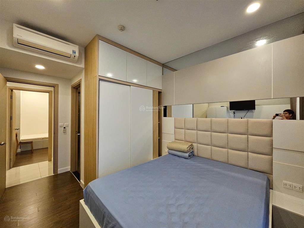 Mình cần bán căn hộ 2pn kingston residence phú nhuận  dt 65m2  giá 6,2 tỷ  sổ hồng lâu dài