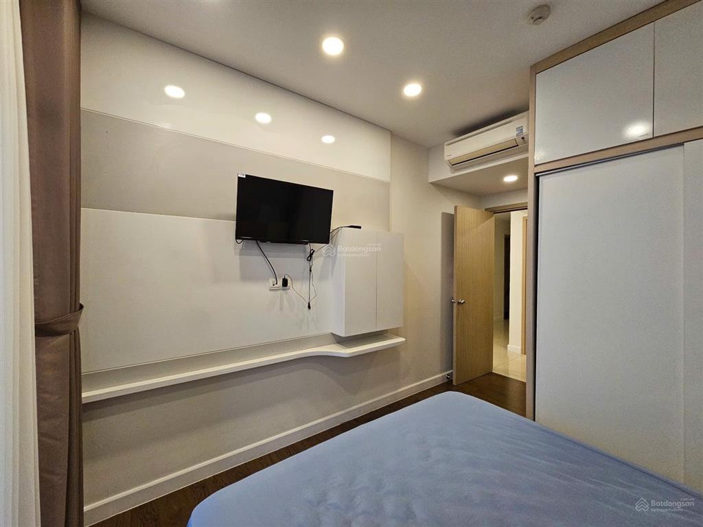Mình cần bán căn hộ 2pn kingston residence phú nhuận  dt 65m2  giá 6,2 tỷ  sổ hồng lâu dài