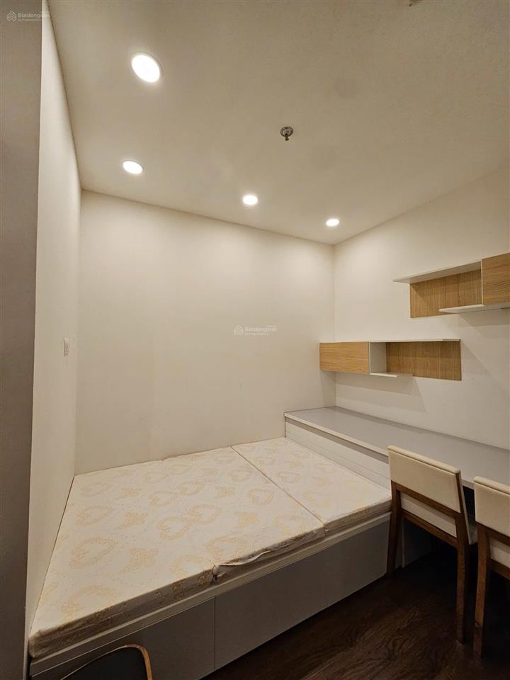 Mình cần bán căn hộ 2pn kingston residence phú nhuận  dt 65m2  giá 6,2 tỷ  sổ hồng lâu dài
