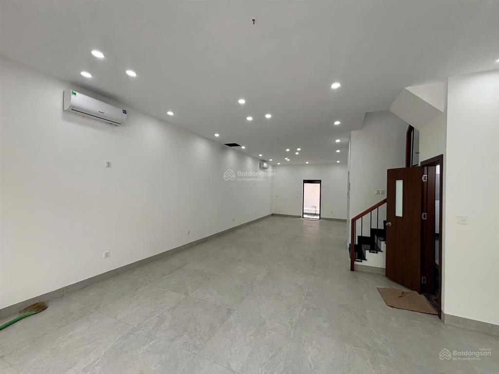 Cho thuê shophouse 5 tầng đối diện grand world vinhomes ocean park 3, có thang máy, 5 tầng