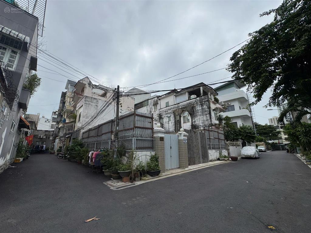 Bán lô đất góc 2 mặt tiền ngay trần não  11x15m, xd hầm 6 tầng mđ 92%  30 tỷ