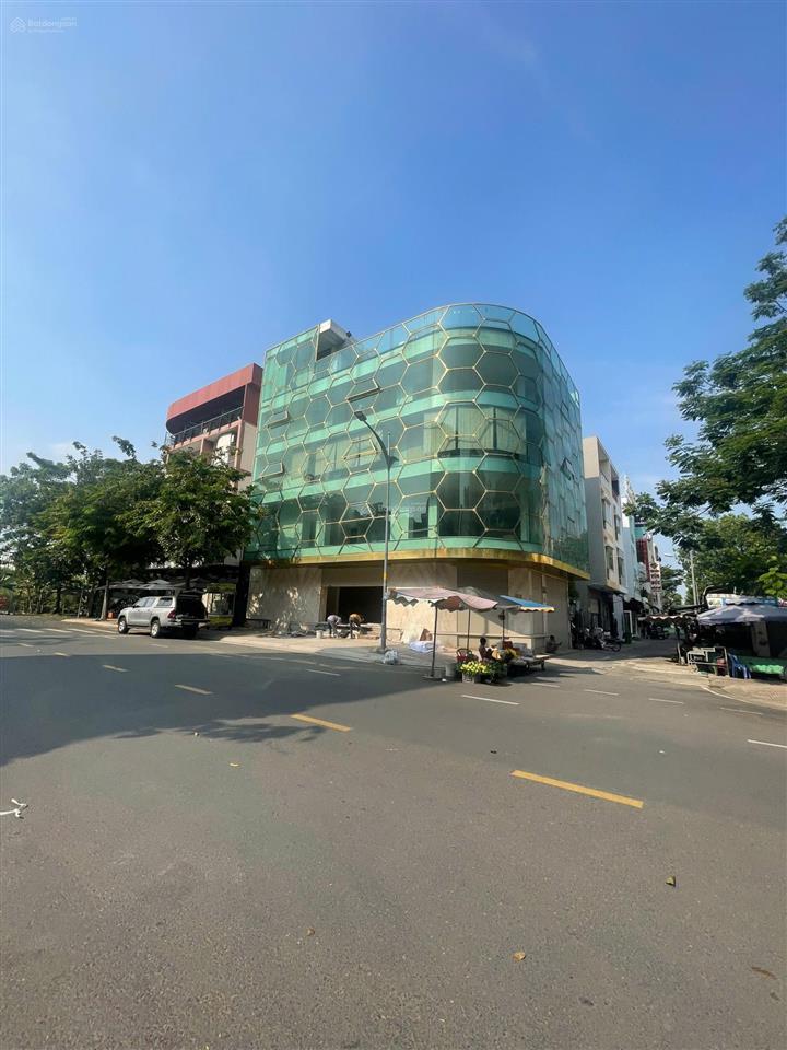 Đất vàng góc 2 mặt tiền ngay trần não  11x15m, xd hầm 6 tầng mđ 92%  30 tỷ