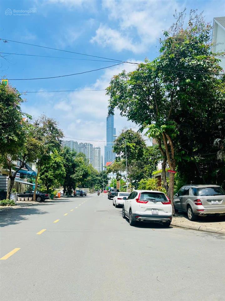 Đất vàng góc 2 mặt tiền ngay trần não  11x15m, xd hầm 6 tầng mđ 92%  30 tỷ