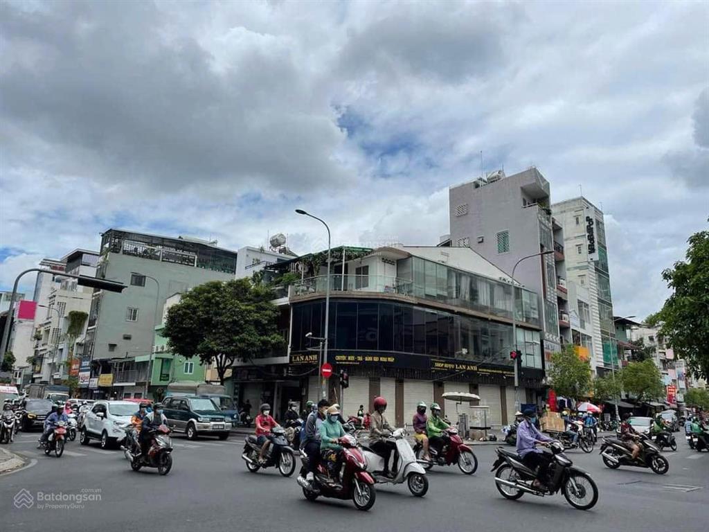 Bán 900m2 đất quận 1  hai mặt tiền nguyễn văn giai  trương hán siêu, xd cao tầng  400 tỷ