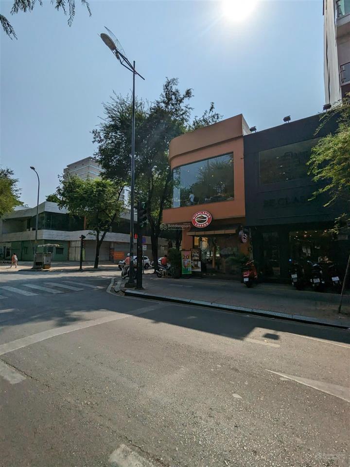 Bán 900m2 đất quận 1  hai mặt tiền nguyễn văn giai  trương hán siêu, xd cao tầng  400 tỷ