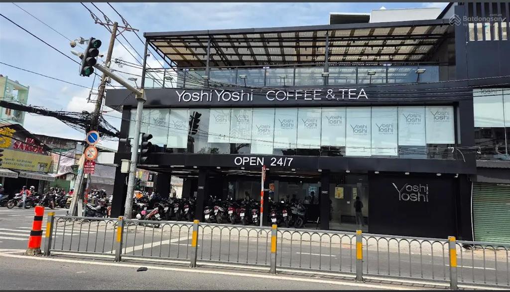 Sở hữu góc 2 mặt tiền ung văn khiêm  11x40m, hđt 1 tỷ/năm, xd mới hầm + 8 tầng  giá 65 tỷ