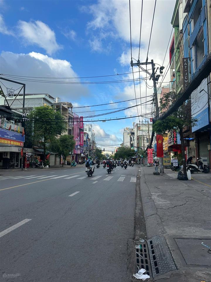Siêu phẩm mt nguyễn gia trí (d2) 4.5x21m, 5 tầng, hđt 70tr/tháng  chỉ 33 tỷ, cực hiếm