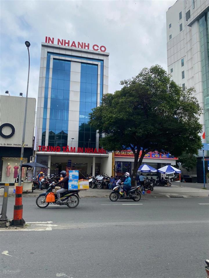 Tài sản hiếm phan đăng lưu  góc 3 mặt tiền 18x30m, dòng tiền 600tr/th, xd cao tầng  357 tỷ