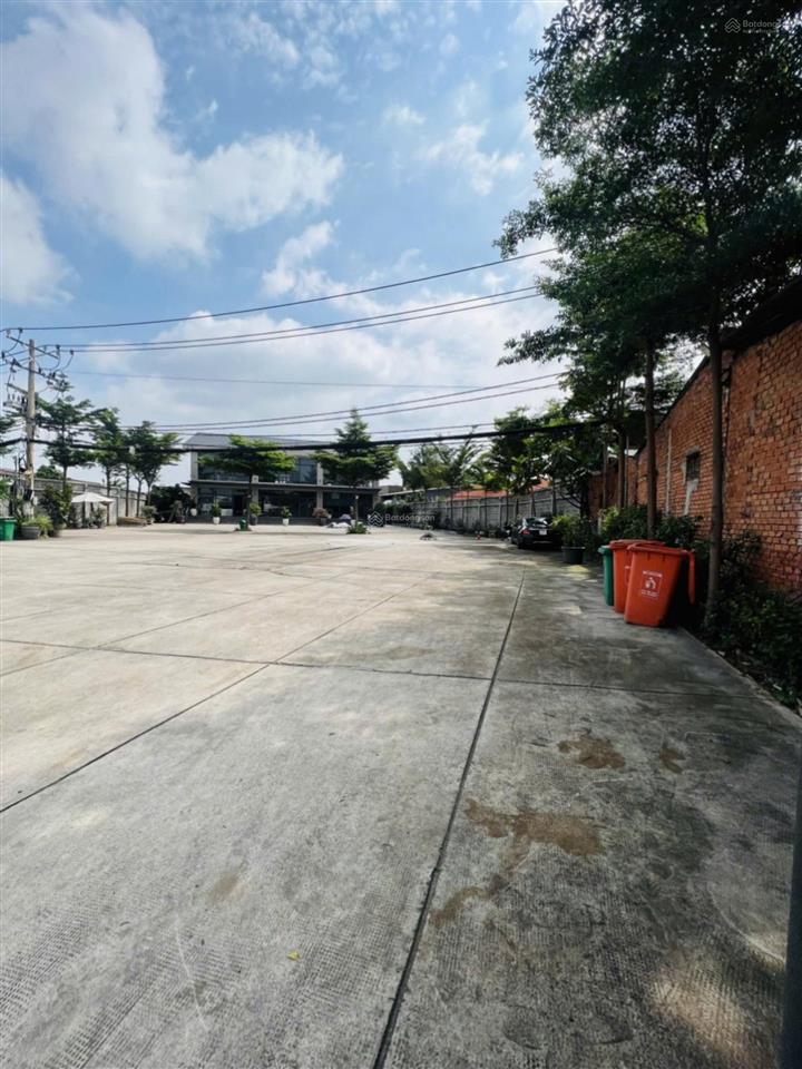 Quỹ đất lớn 1808m2 mt quốc lộ 13  33x85m, 2 tầng làm showroom, xây cao ốc, bệnh viện, vp  149 tỷ