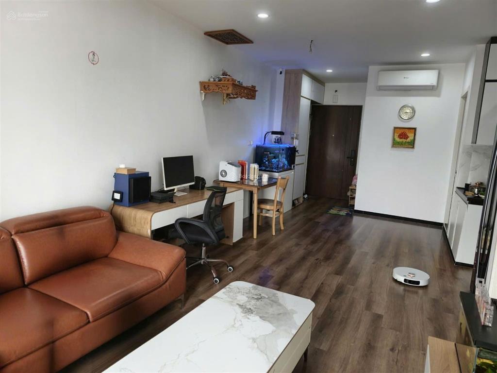 Chính chủ mình cần bán căn hộ ecohome 3 tòa n03. ban công hướng nam thoáng. xem bắn pháo hoa 5 điểm