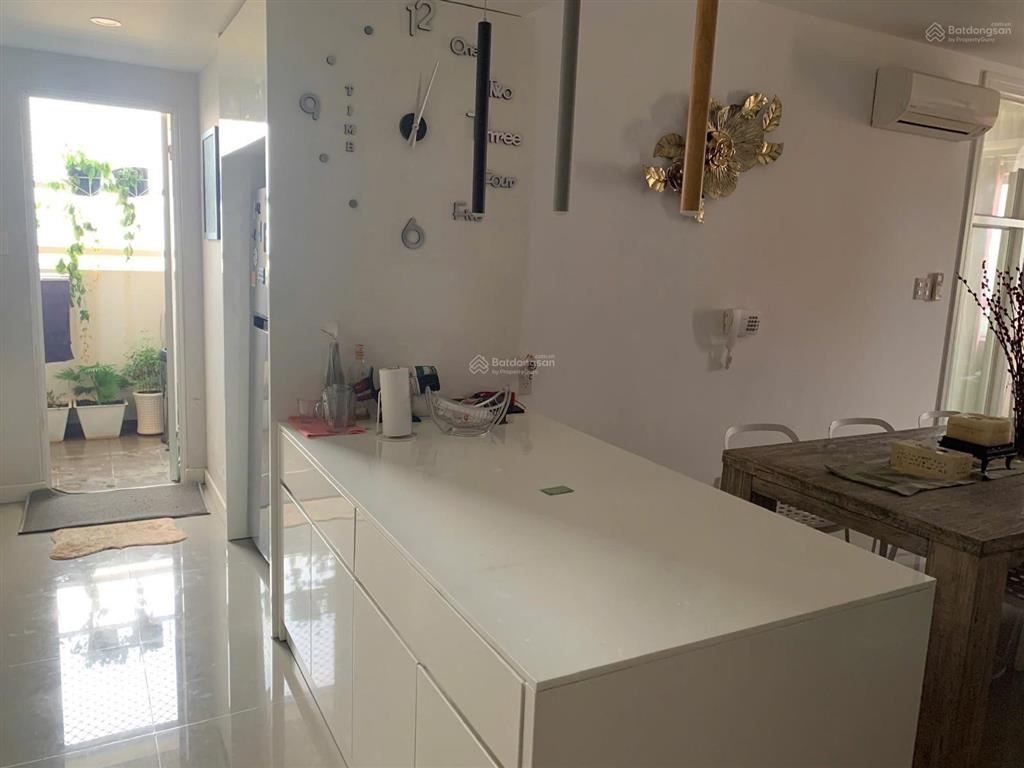 Bán 2pn tropic garden 81 m2, giá 7,9tỷ đã có sổ, view sông căn góc 2 view,tầng cao,