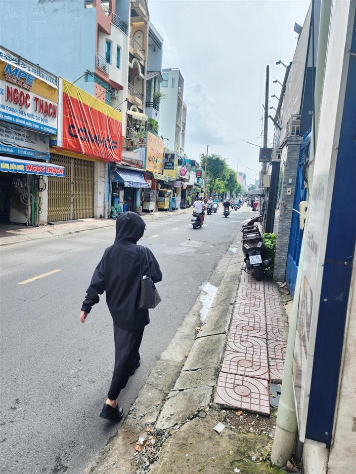 Bán nhà mt nguyễn trọng tuyển, 63.3m2, sổ hồng hoàn công đầy đủ, giá 17.5 tỷ.  0943 138 ***