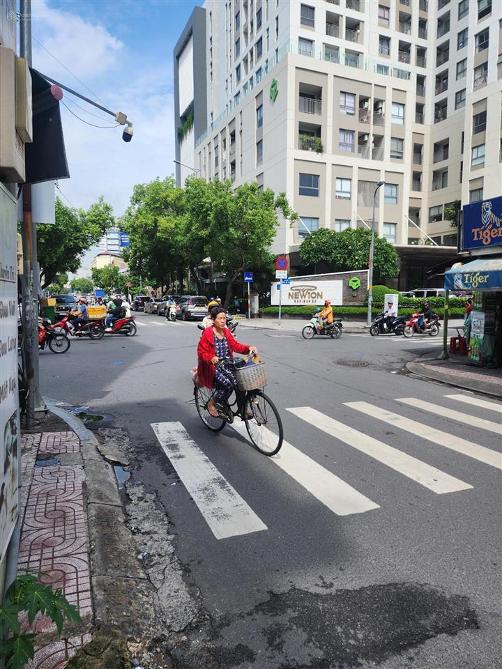 Bán nhà mt nguyễn trọng tuyển, 63.3m2, sổ hồng hoàn công đầy đủ, giá 17.5 tỷ.  0943 138 ***