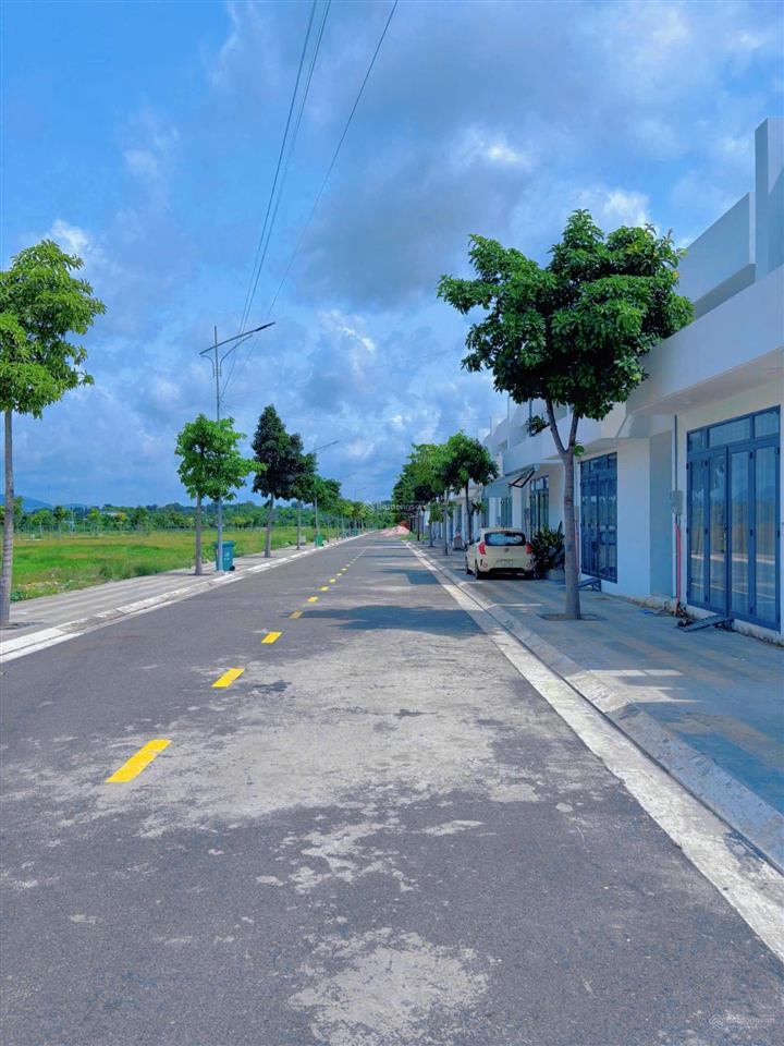 Bán 2 lô liền kề 7x18 trục chính kdc đường 28, kcn hòa long full thổ cư, tiện ích đẳng cấp