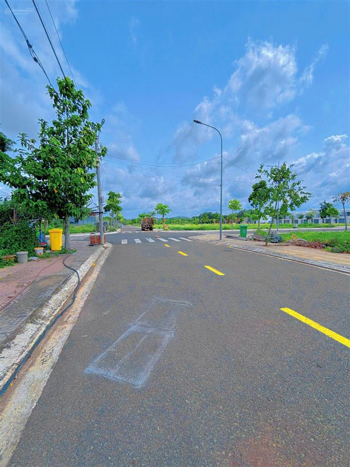 Bán 2 lô liền kề 7x18 trục chính kdc đường 28, kcn hòa long full thổ cư, tiện ích đẳng cấp