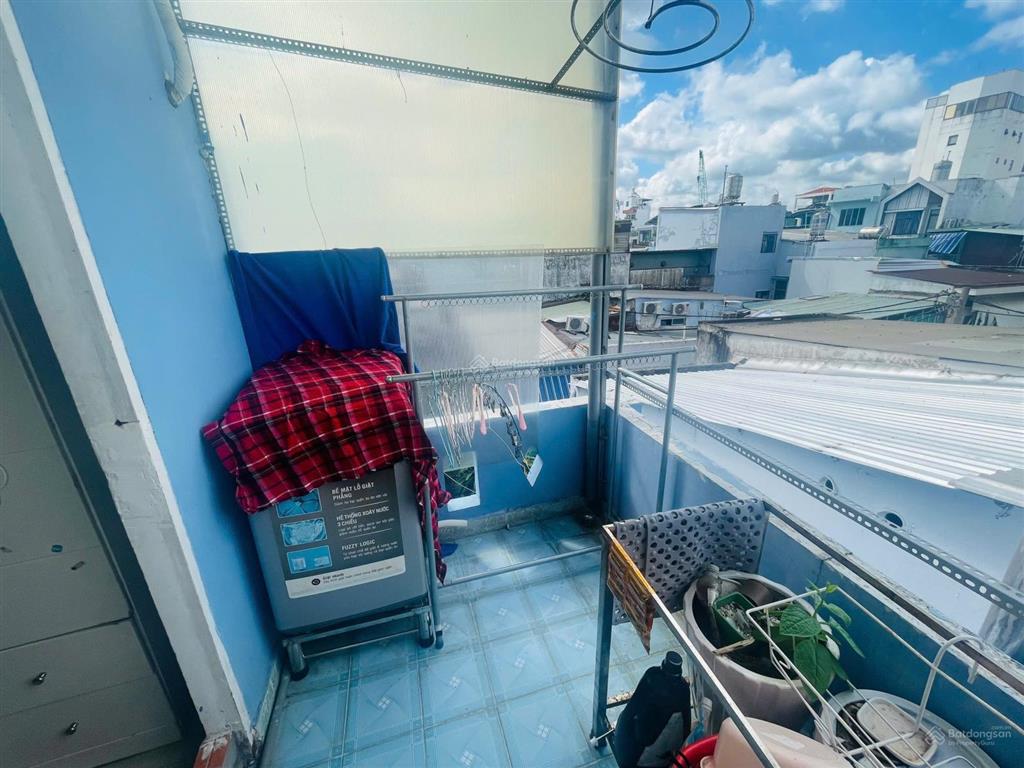 Bán gấp nhà đẹp ở ngay nguyễn duy, cách mặt tiền đường 40m, 28 m2, 2pn, shr, chỉ 2.7 tỷ.
vdq8.14.4
