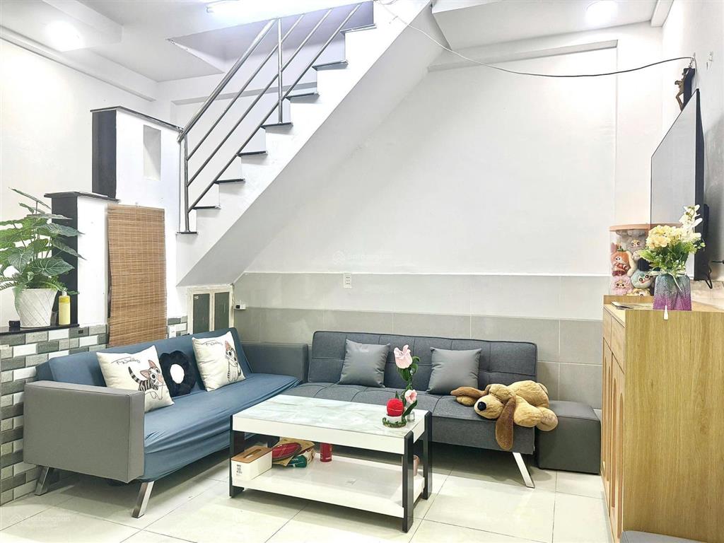 Bán gấp nhà đẹp ở ngay nguyễn duy, cách mặt tiền đường 40m, 28 m2, 2pn, shr, chỉ 2.7 tỷ.
vdq8.14.4