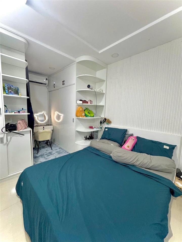 Bán gấp nhà đẹp ở ngay nguyễn duy, cách mặt tiền đường 40m, 28 m2, 2pn, shr, chỉ 2.7 tỷ.
vdq8.14.4