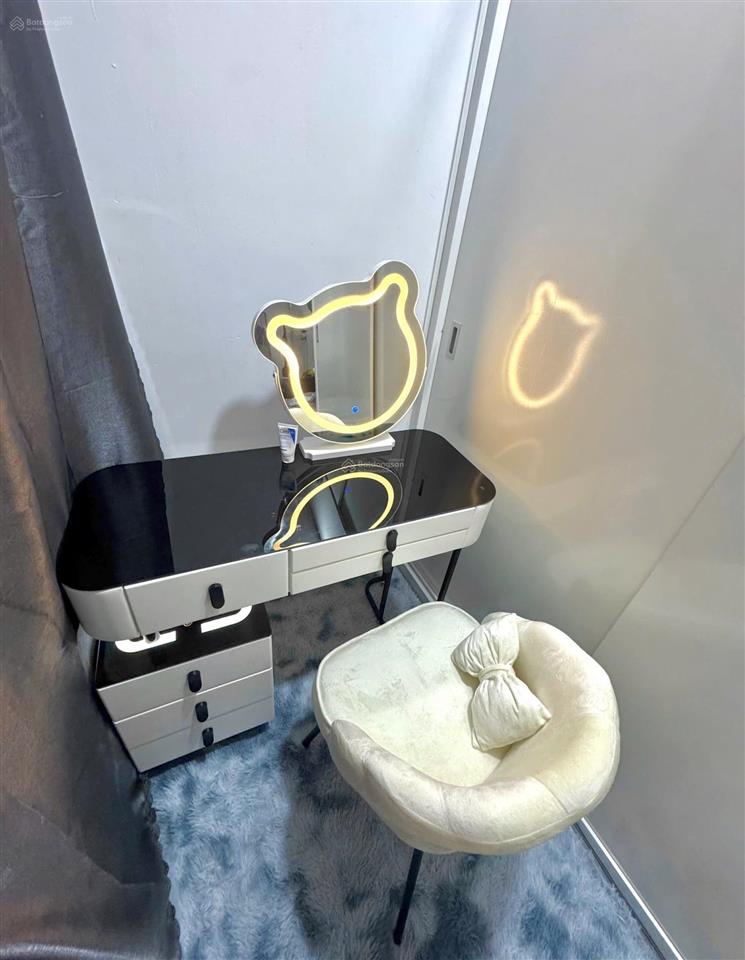 Bán gấp nhà đẹp ở ngay nguyễn duy, cách mặt tiền đường 40m, 28 m2, 2pn, shr, chỉ 2.7 tỷ.
vdq8.14.4