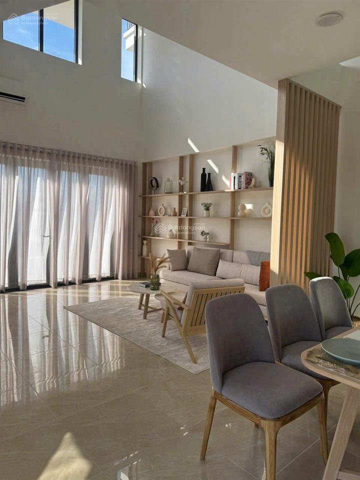 Căn nhà noxh 1 trệt, 1 lửng và 1 lầu. đầy đủ nội thất  2,55 tỷ. ngay thành phố mới