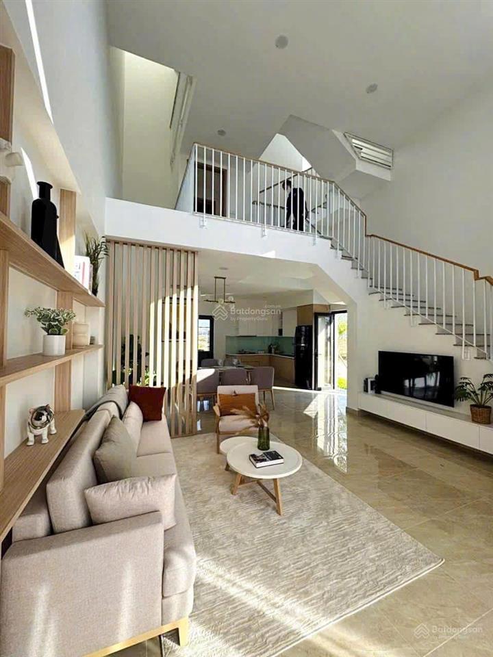 Căn nhà noxh 1 trệt, 1 lửng và 1 lầu. đầy đủ nội thất  2,55 tỷ. ngay thành phố mới