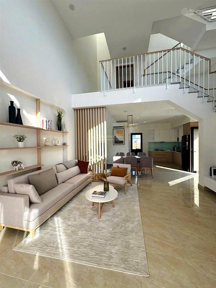 Căn nhà noxh 1 trệt, 1 lửng và 1 lầu. đầy đủ nội thất  2,55 tỷ. ngay thành phố mới
