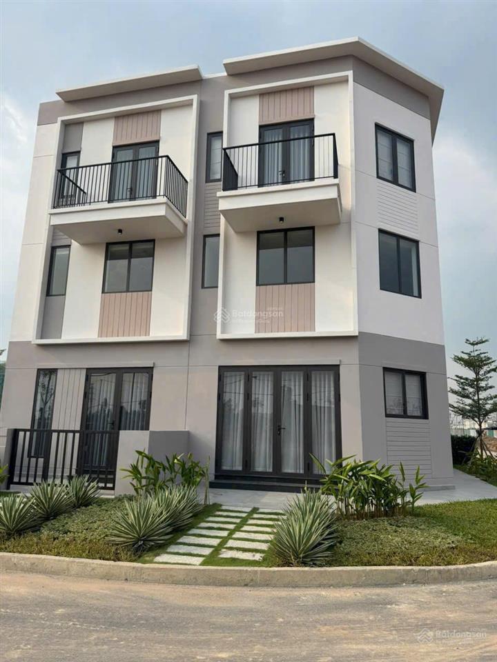 Căn nhà noxh 1 trệt, 1 lửng và 1 lầu. đầy đủ nội thất  2,55 tỷ. ngay thành phố mới