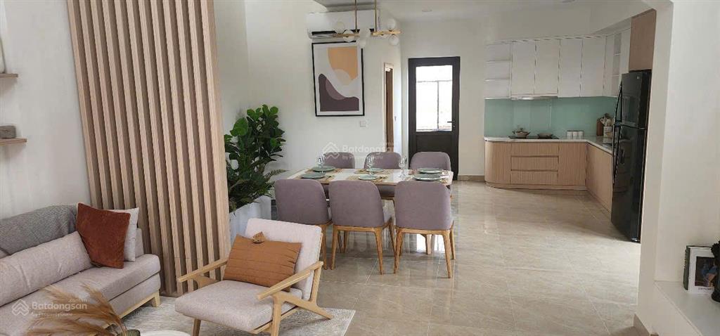 Căn nhà noxh 1 trệt, 1 lửng và 1 lầu. đầy đủ nội thất  2,55 tỷ. ngay thành phố mới