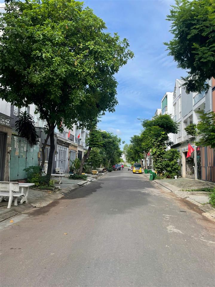 Bán nhanh lô đất góc 2 mặt tiền view kênh, đường rộng 12m đặng thùy trâm, gần đh văn lang