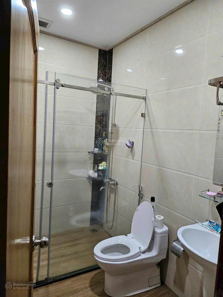 Cho thuê nhà 3 tầng, đường nhựa rộng 12m, đặng thùy trâm, bình thạnh, dt 4m x 20m, cách mt 60m