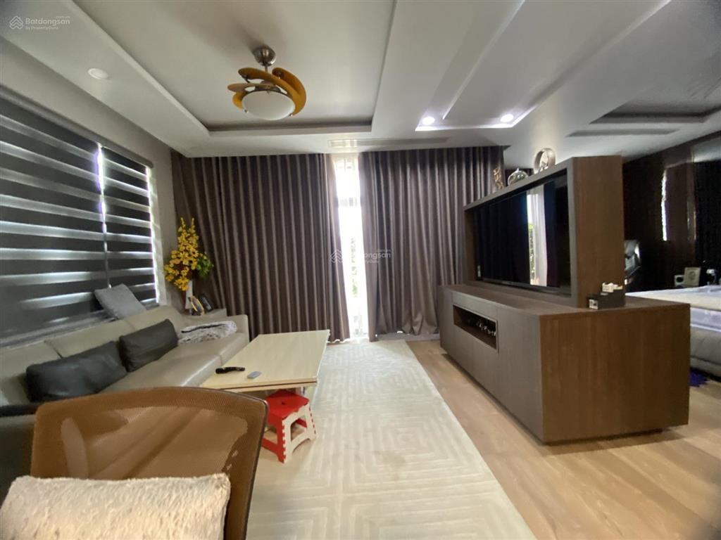 Bán gấp biệt thự mới gần bên công viên đường đặng thùy trâm, dt 10m x 20m, trệt, 2 lầu, áp mái