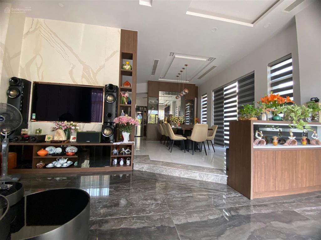 Bán gấp biệt thự mới gần bên công viên đường đặng thùy trâm, dt 10m x 20m, trệt, 2 lầu, áp mái