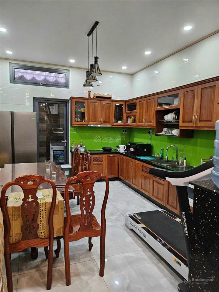 Cho thuê nhà 3 tầng, đường nhựa rộng 12m, đặng thùy trâm, bình thạnh, dt 4m x 20m, cách mt 60m