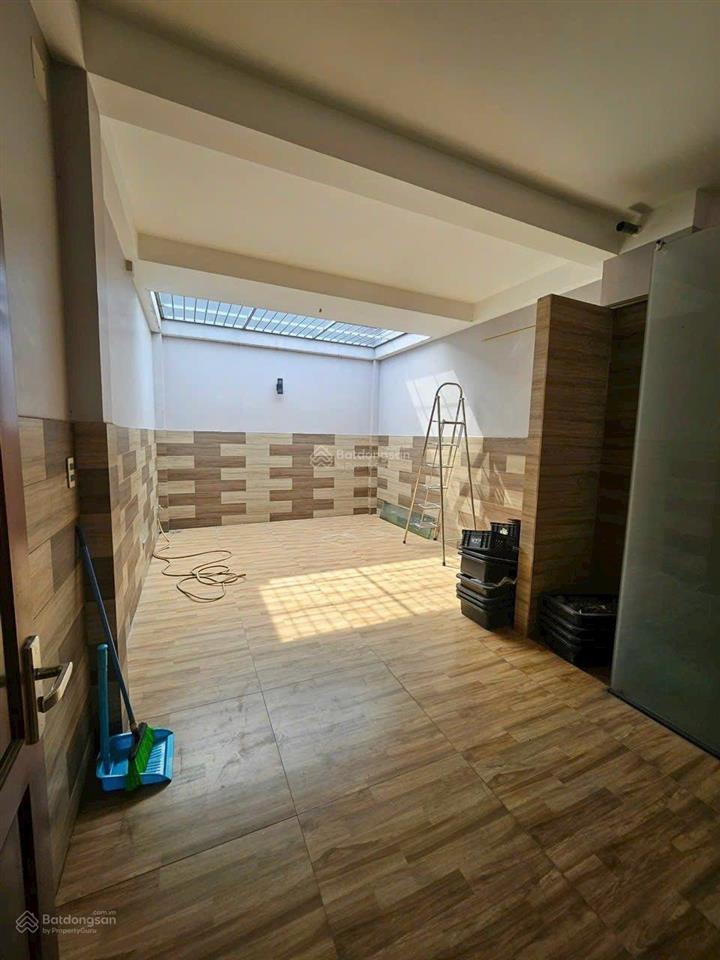 Cho thuê nhà 3 tầng, đường nhựa rộng 12m, đặng thùy trâm, bình thạnh, dt 4m x 20m, cách mt 60m
