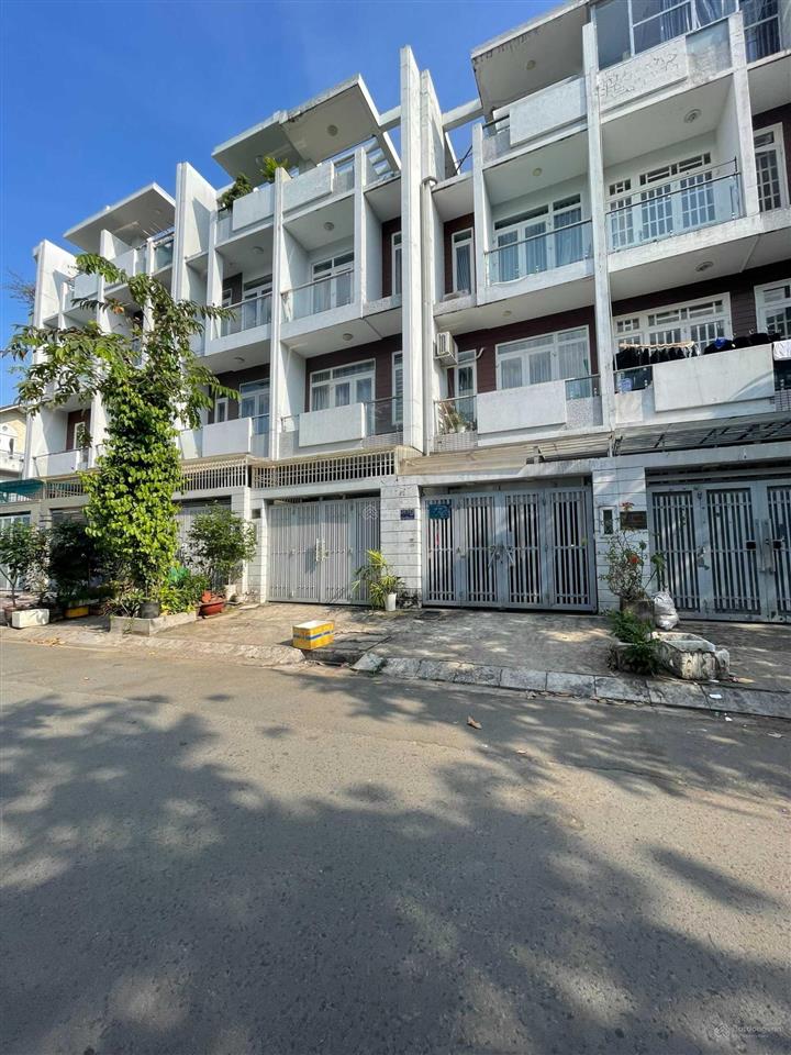 Cho thuê nhà 3 tầng, đường nhựa rộng 12m, đặng thùy trâm, bình thạnh, dt 4m x 20m, cách mt 60m