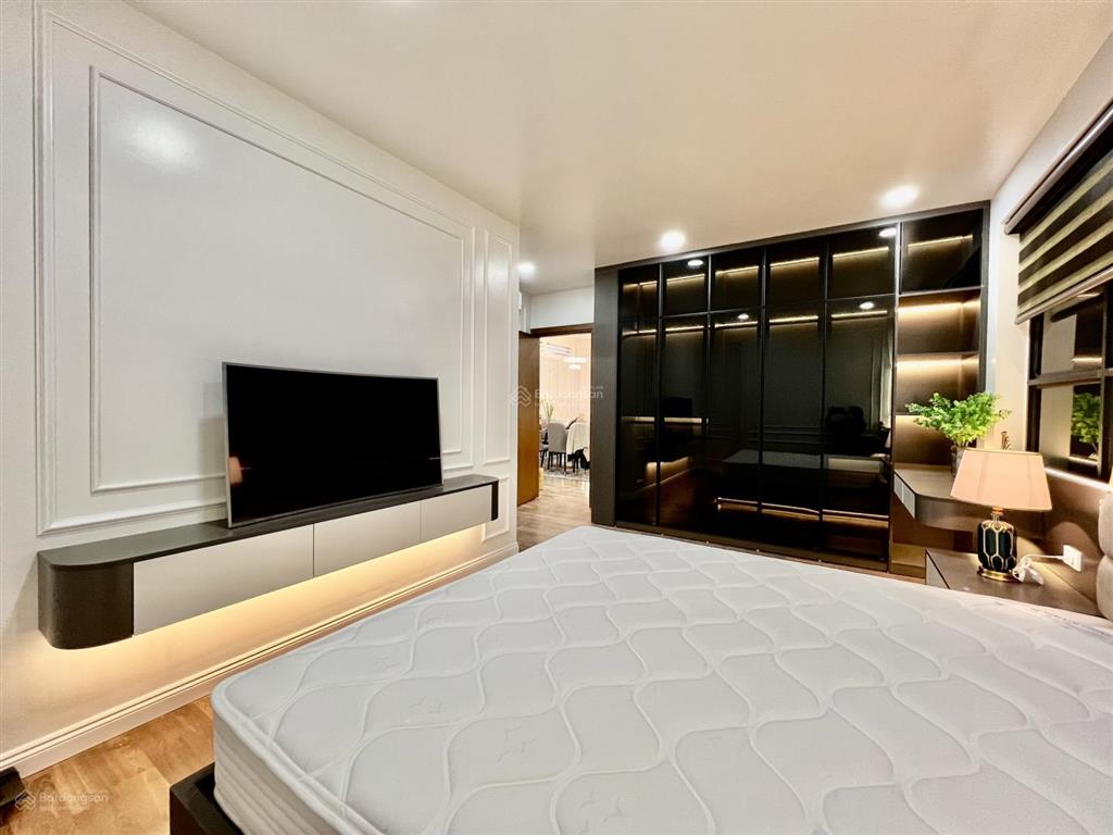 Chính chủ bán căn 2 ngủ park home, thành thái. giá 8,5 tỷ dt 80m2 và 2 vs.  0978 965 ***