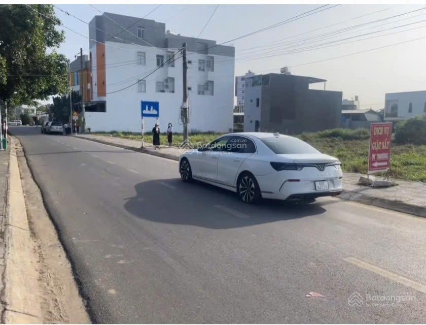 Vợ chồng tôi có 1 lô mặt tiền hồ tri tân bà rịa vũng tàu cần bán gấp