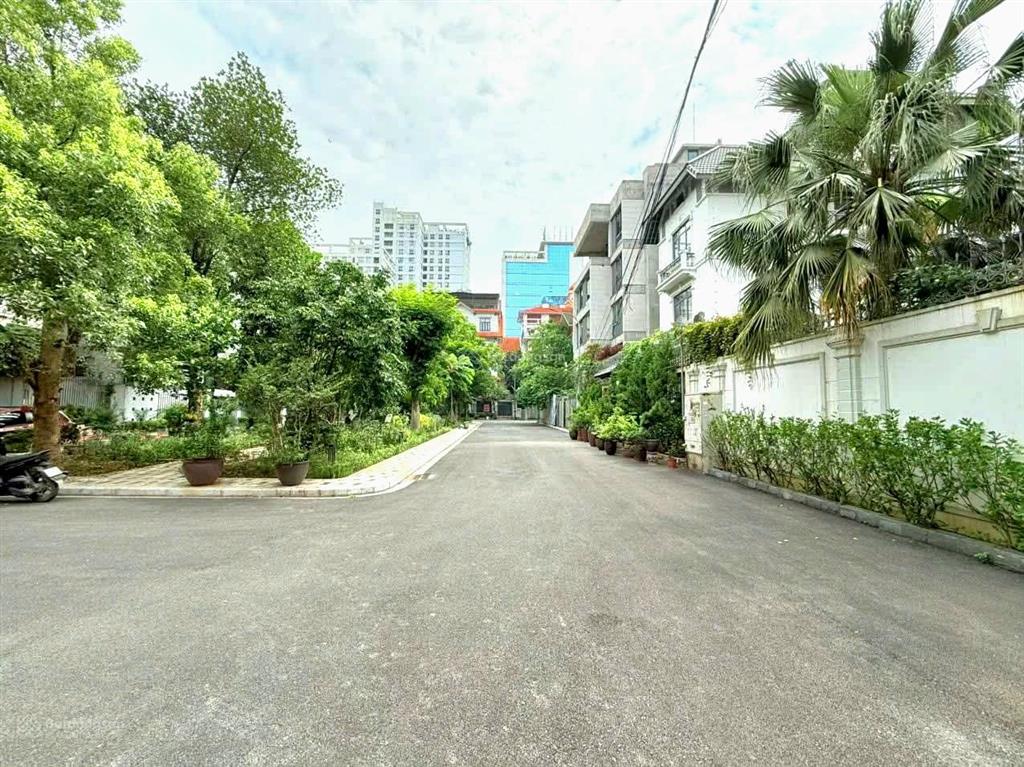 Bán biệt thự vườn đào lạc long quân khu cực vip 290m² mặt tiền 16m có hầm bán, giá 170 tỷ (ctl)