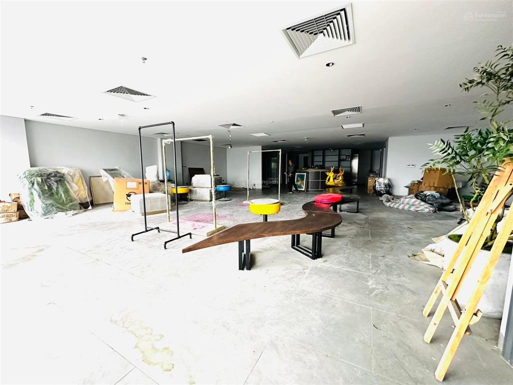 Bán tòa văn phòng mặt phố quận tây hồ 268m2 mt 12m tòa 9 tầng có hầm. 22x tỷ phố vip đủ gp vận hành