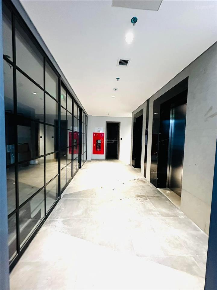 Bán tòa văn phòng mặt phố quận tây hồ 268m2 mt 12m tòa 9 tầng có hầm. 22x tỷ phố vip đủ gp vận hành