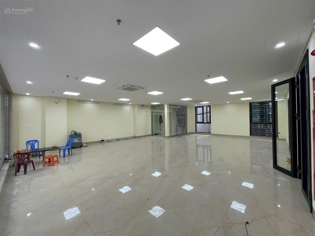 Bán tòa văn phòng 153m2 phố thụy khuê thông sàn 8 tầng, mt 6m. hơn 90 tỷ vị trí vip vỉa hè rộng
