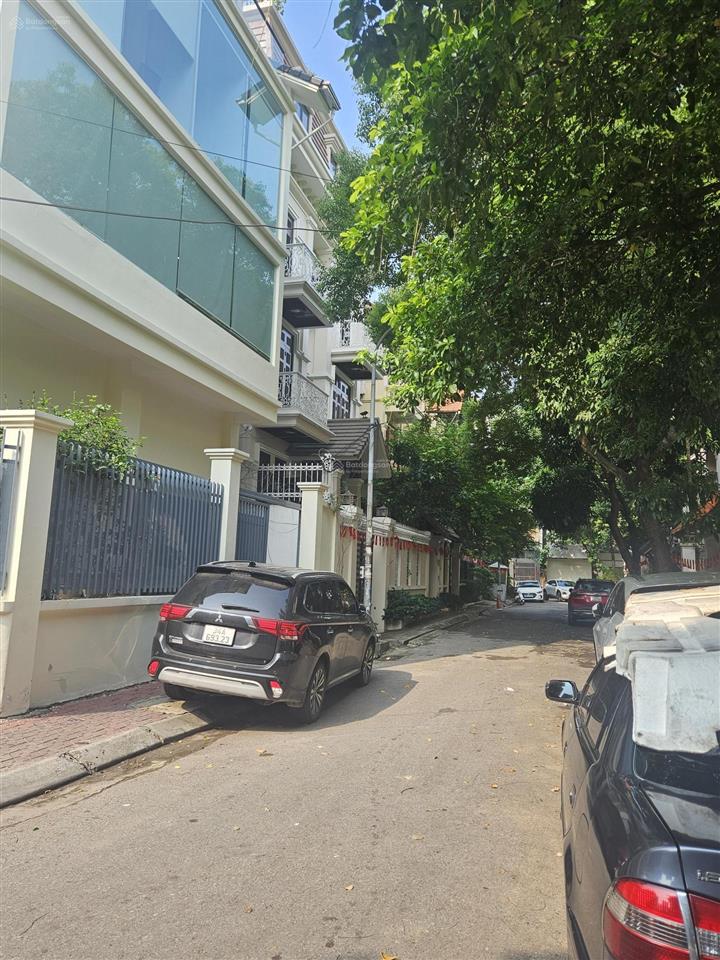 Bán biệt thự khu yên hòa 270m lô góc 2 mặt tiền hơn 100tỷ. khu vip nhiều cán bộ và công viên