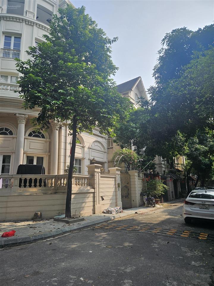Bán biệt thự khu yên hòa 270m lô góc 2 mặt tiền hơn 100tỷ. khu vip nhiều cán bộ và công viên