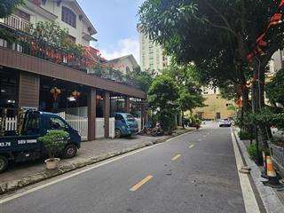 Biệt thự cầu giấy khu vip cạnh công viên ở sướng, dt 306m, mt 15m bán 99 tỷ đường nội khu cực đẹp